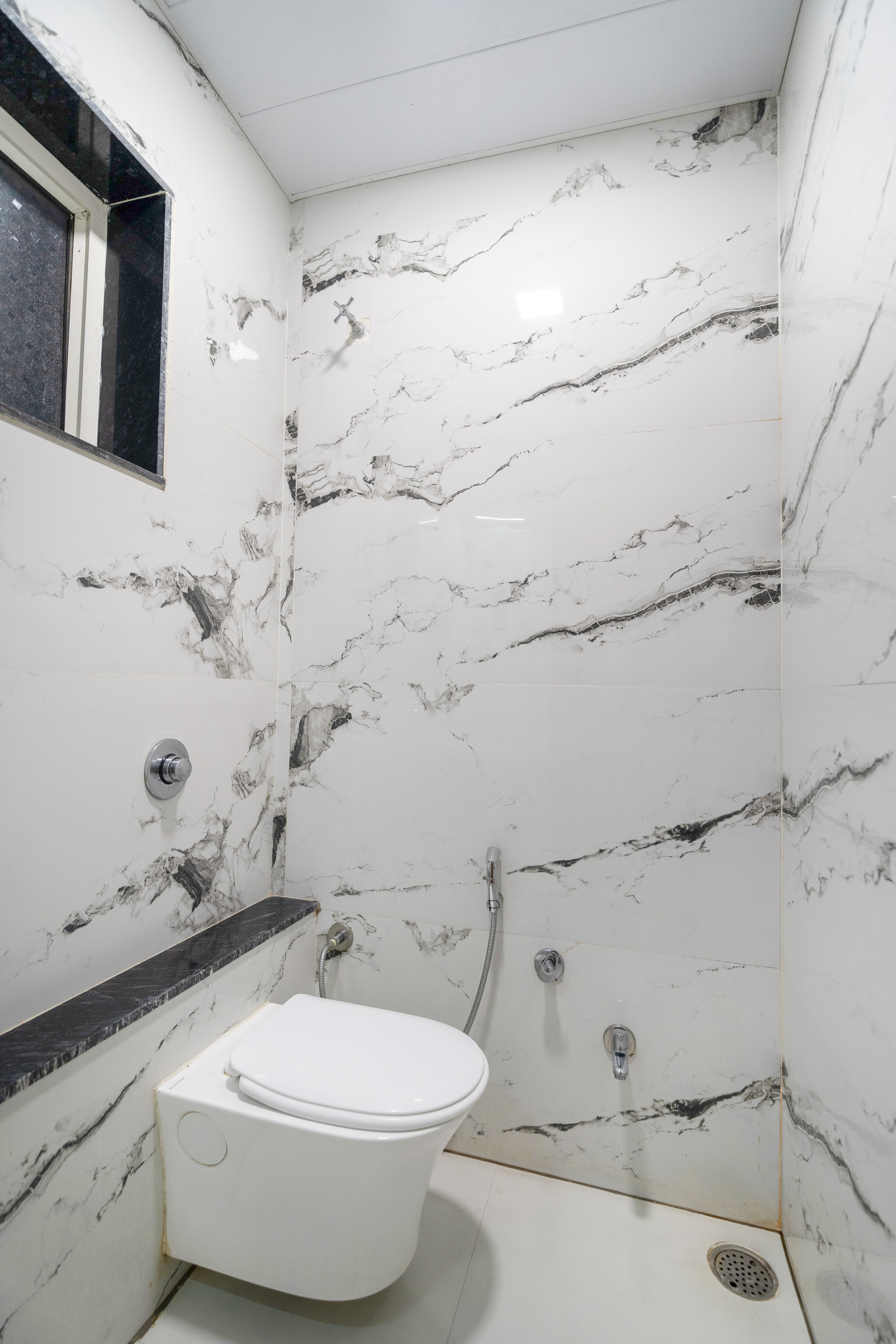 Guest bathroom corner