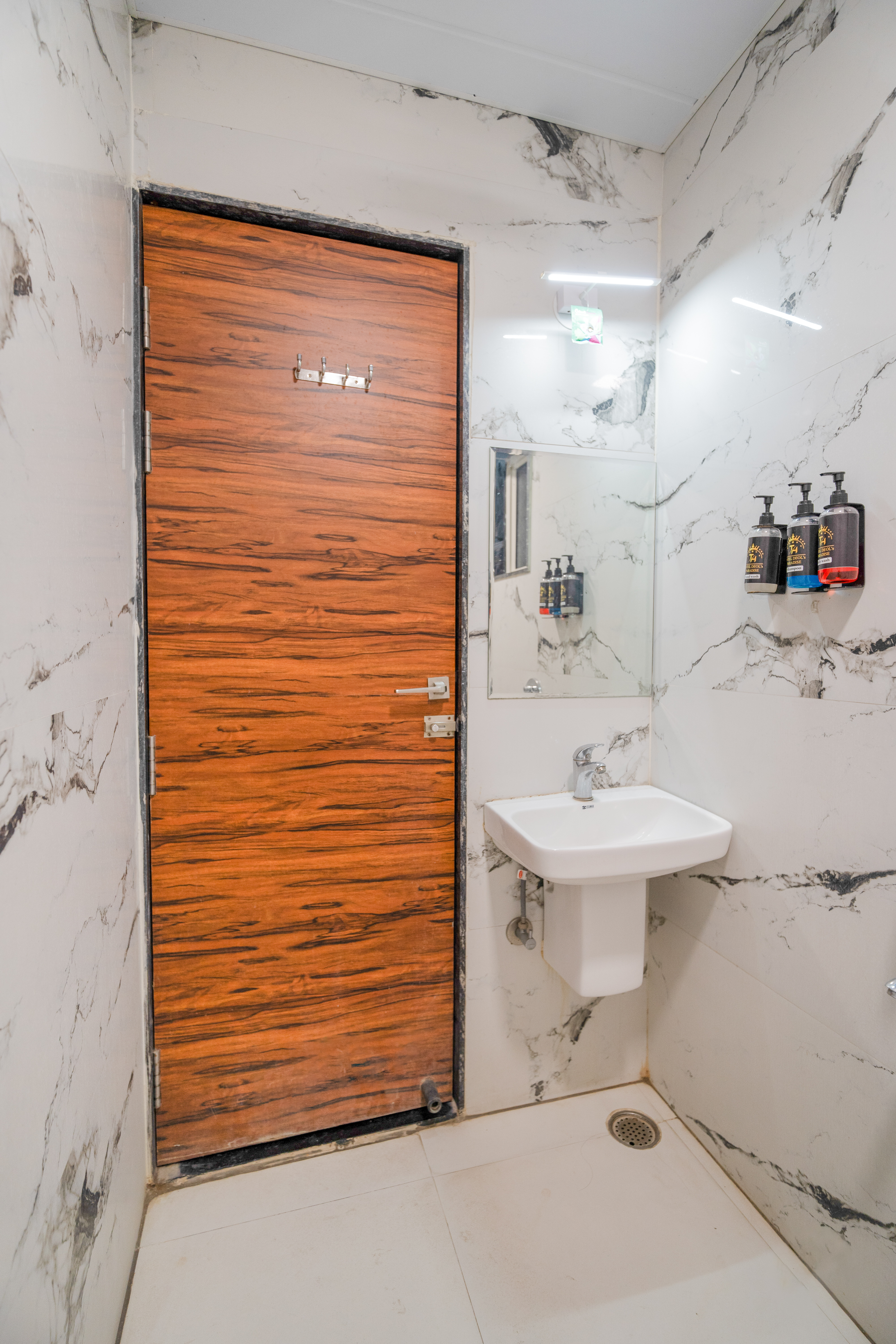 Bathroom wash basin